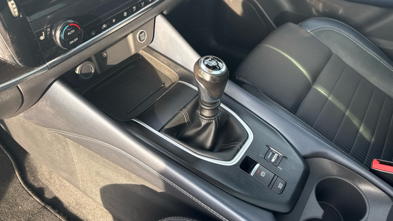 Nissan Qashqai 1.3 DiG-T MH Tekna 5dr Petrol Hatchback